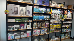 现在做什么生意赚钱投资小利润大？宠物店和餐饮哪个抗